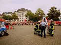 2 Denkmalkletterer hielten Feuerwehr und Polizei in Trapp Koeln Heumarkt P018